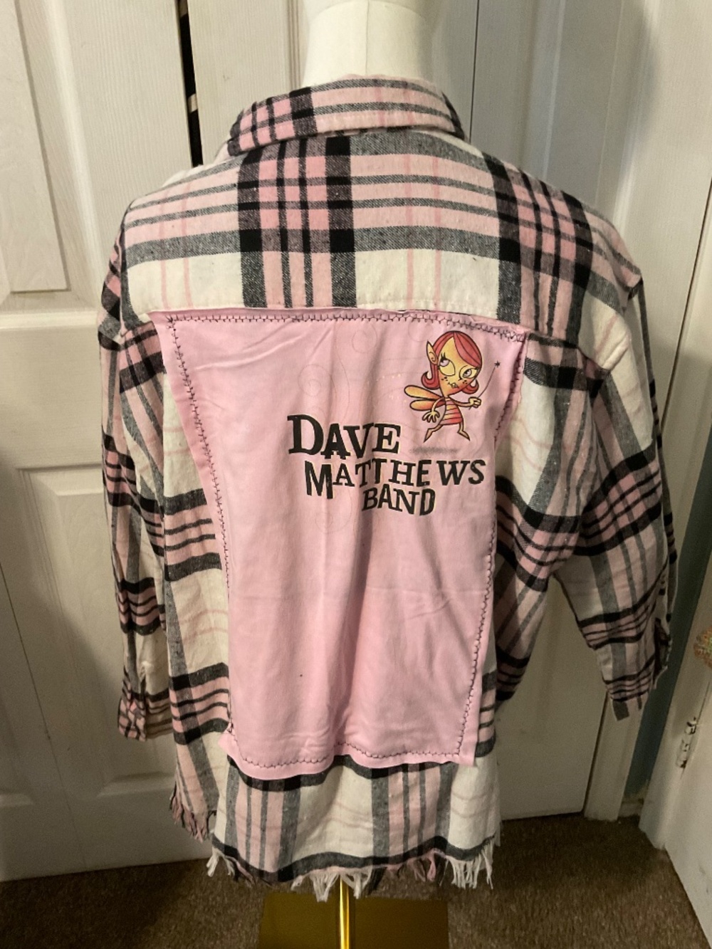 Dave Matthews Band Upcycled Back Graphic T-Shirt on Women's XL Flannel